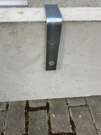 Držák napínacího drátu na PD