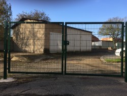 BETAFENCE Dvoukřídlá brána 3D Zn+PVC - šířka 3500 mm