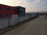 Realizace oplocení a posuvných samonosných bran ve výrobním areálu MILT, Popůvky u Brna