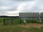 Oplocení fotovoltaické elektrárny HARTL HAUS Holzindustrie GmbH, Echsenbach (Rakousko)